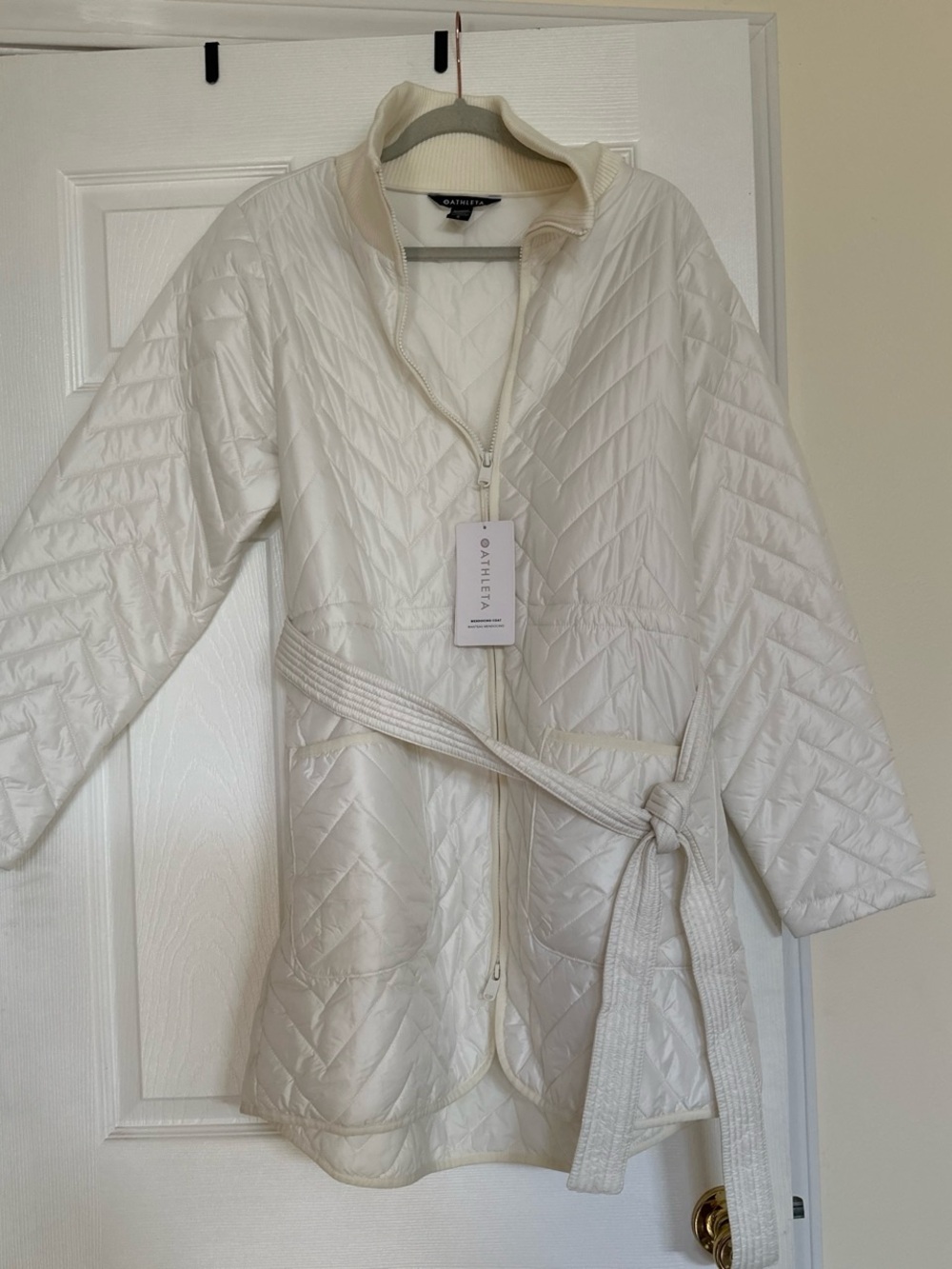 Athleta Mendocino Puffer Coat in White Zip Robe with Waist Belt